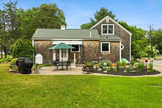 13 Lakeside Ave, Lakeville, MA 02347