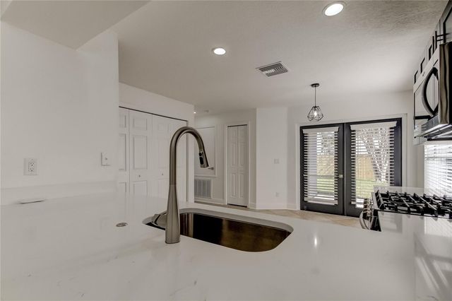 6032 LANSHIRE DRIVE, Tampa, FL 33634