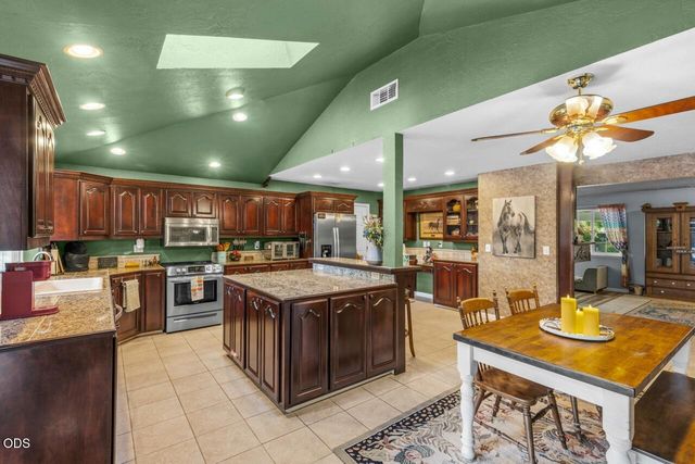 255 Queens Branch Road, Rogue River, OR 97537