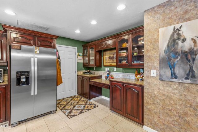 255 Queens Branch Road, Rogue River, OR 97537