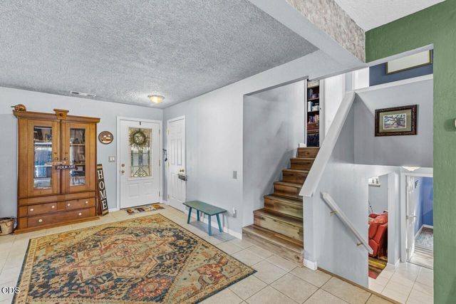 255 Queens Branch Road, Rogue River, OR 97537