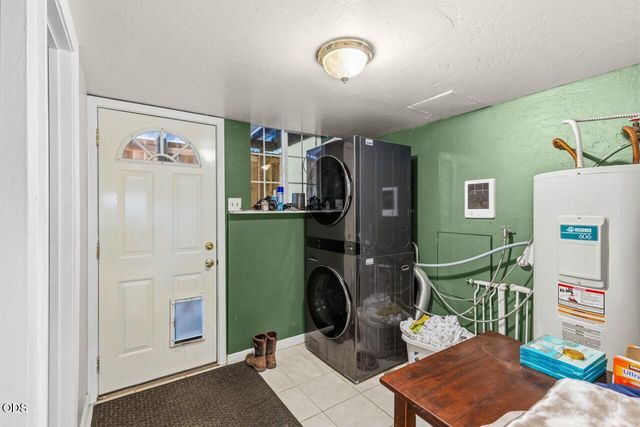 255 Queens Branch Road, Rogue River, OR 97537