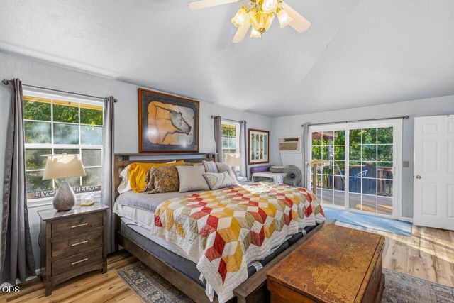 255 Queens Branch Road, Rogue River, OR 97537