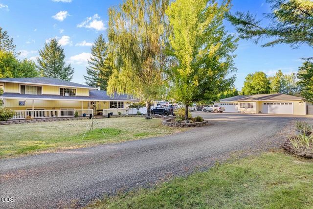 255 Queens Branch Road, Rogue River, OR 97537