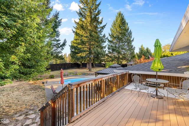 255 Queens Branch Road, Rogue River, OR 97537