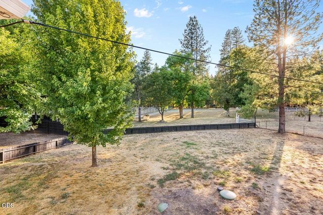 255 Queens Branch Road, Rogue River, OR 97537