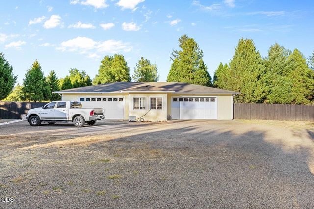 255 Queens Branch Road, Rogue River, OR 97537