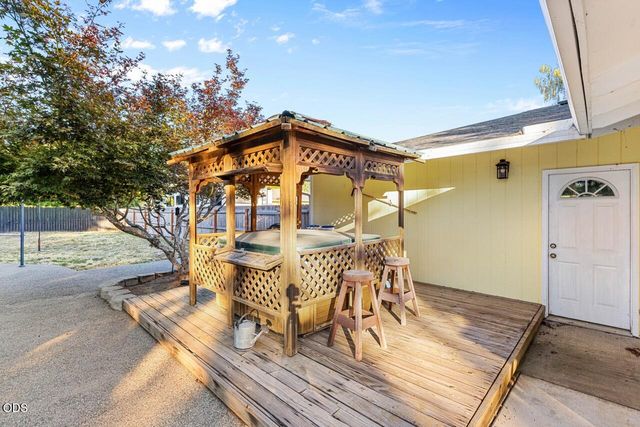 255 Queens Branch Road, Rogue River, OR 97537
