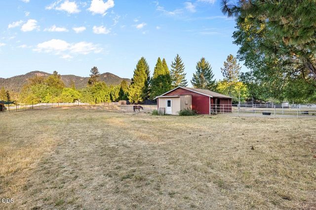 255 Queens Branch Road, Rogue River, OR 97537