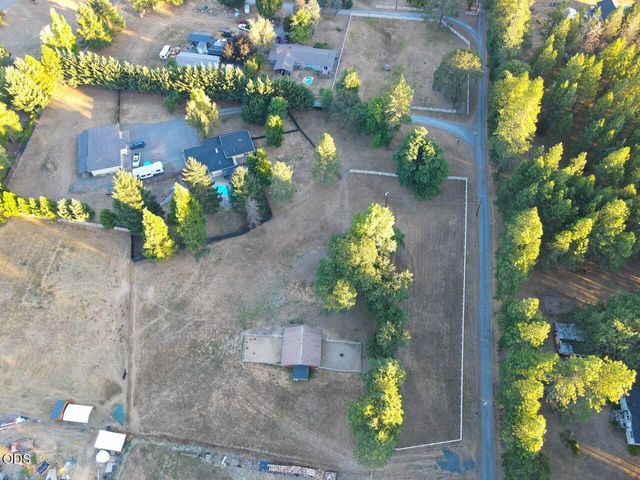 255 Queens Branch Road, Rogue River, OR 97537