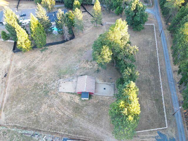 255 Queens Branch Road, Rogue River, OR 97537