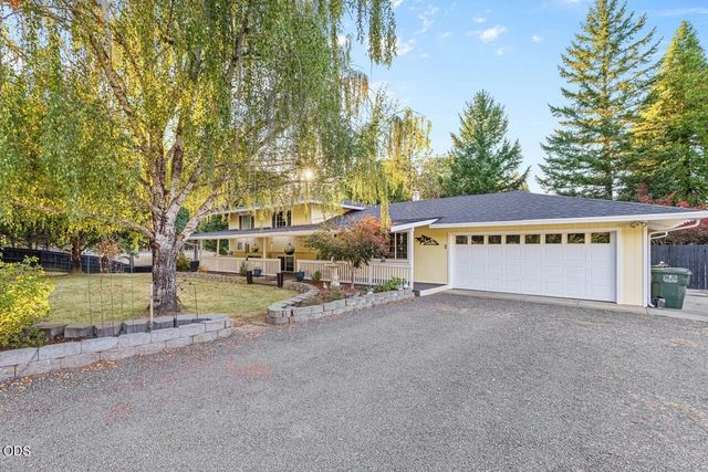255 Queens Branch Road, Rogue River, OR 97537