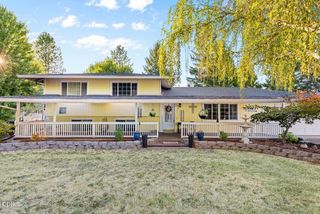 255 Queens Branch Road, Rogue River, OR 97537