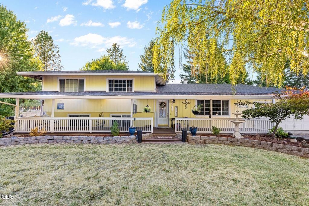 255 Queens Branch Road, Rogue River, OR 97537