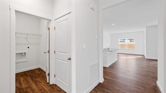 8478 Bright Water Dr, Ooltewah, TN 37363