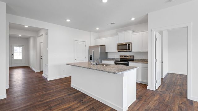 8478 Bright Water Dr, Ooltewah, TN 37363