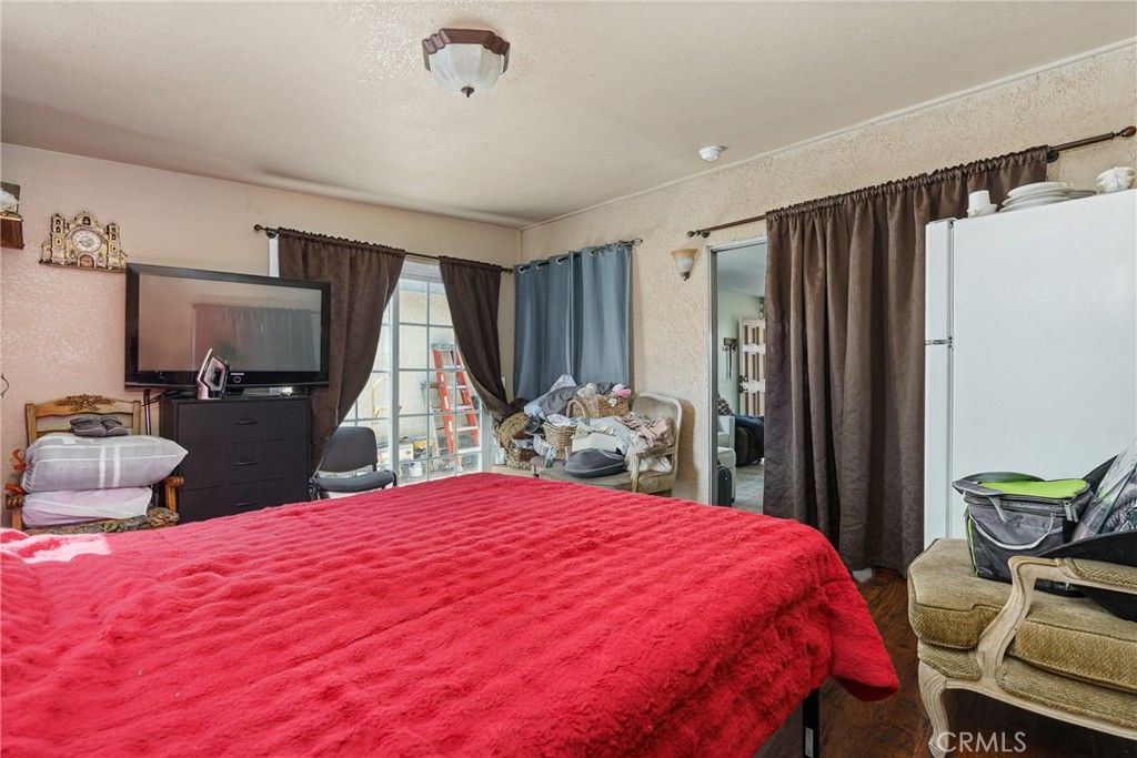 Image 10 of property listing at 16171 Winterwood, Fontana, CA 92335