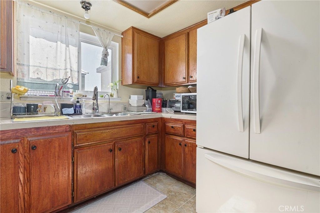 Image 17 of property listing at 16171 Winterwood, Fontana, CA 92335