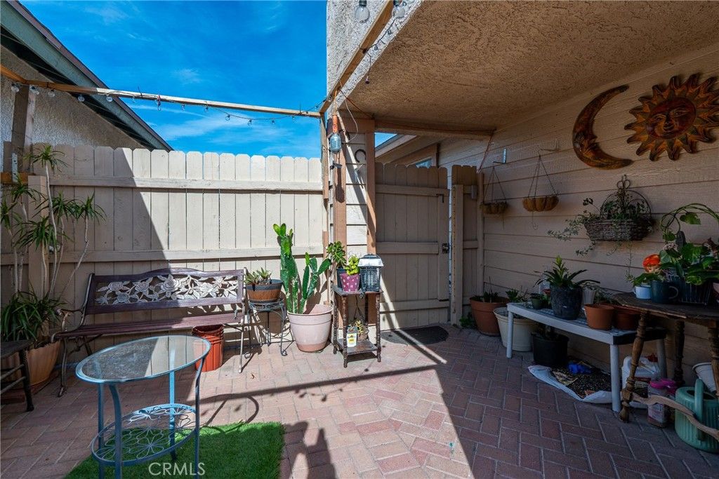 Image 5 of property listing at 16171 Winterwood, Fontana, CA 92335