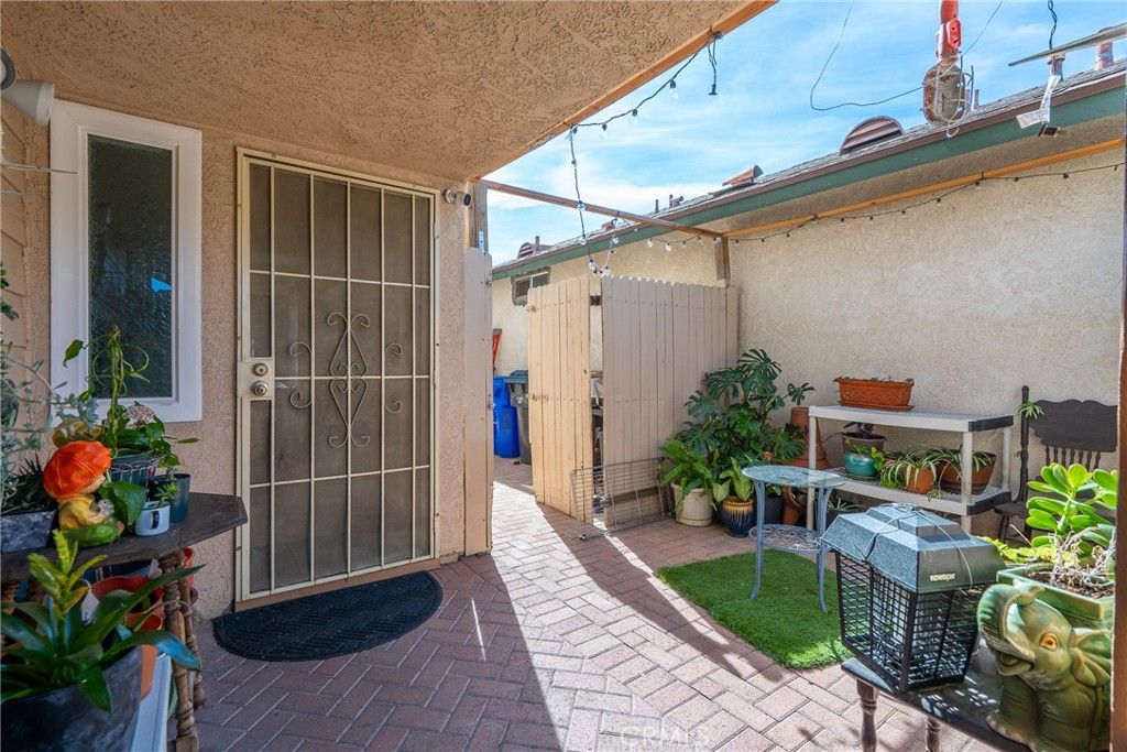 Image 6 of property listing at 16171 Winterwood, Fontana, CA 92335