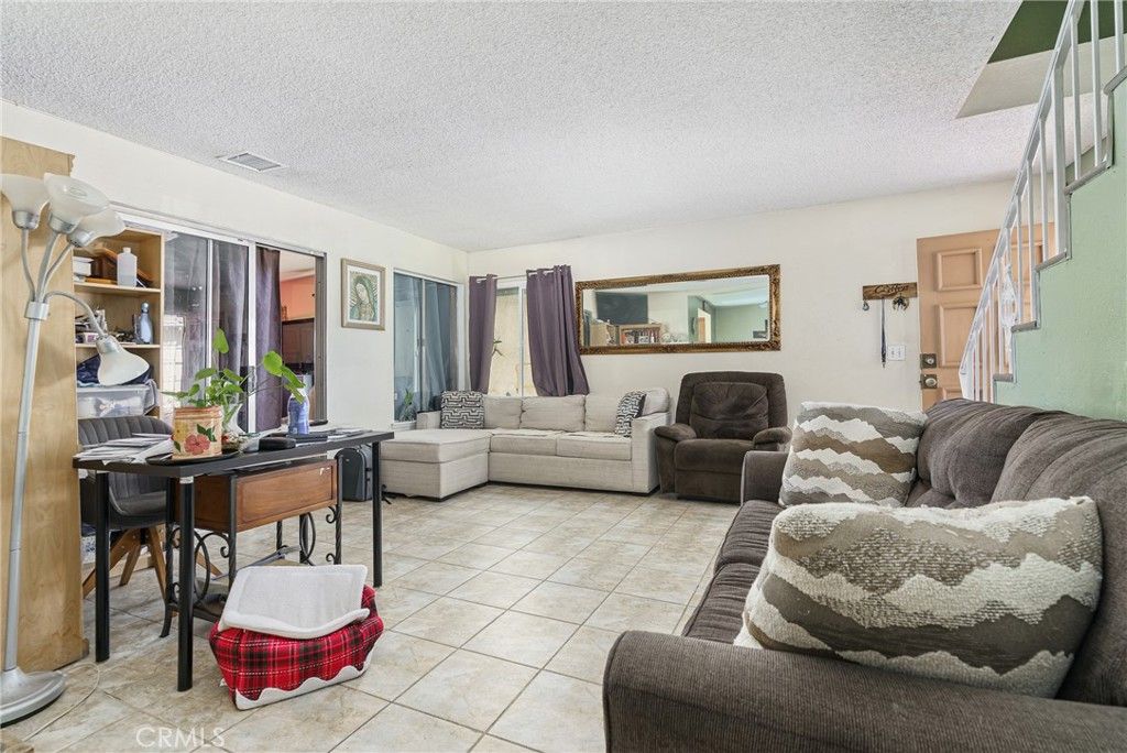Image 8 of property listing at 16171 Winterwood, Fontana, CA 92335