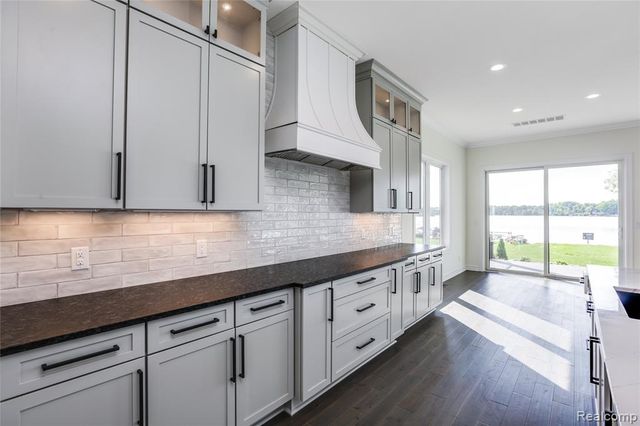 16665 Kings Fairway Lane, Grand Blanc, MI 48439