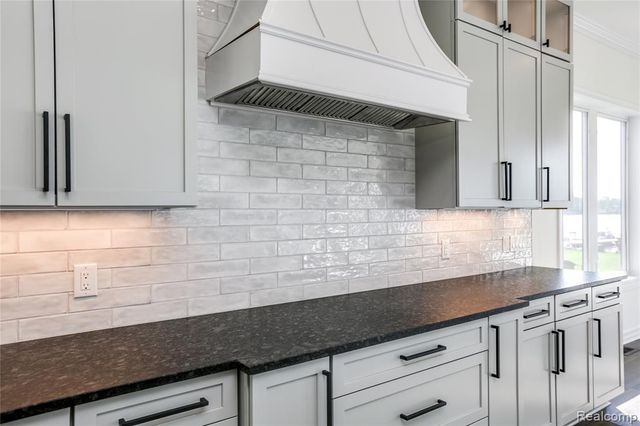 16665 Kings Fairway Lane, Grand Blanc, MI 48439