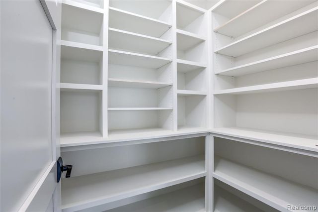 16665 Kings Fairway Lane, Grand Blanc, MI 48439