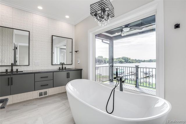 16665 Kings Fairway Lane, Grand Blanc, MI 48439