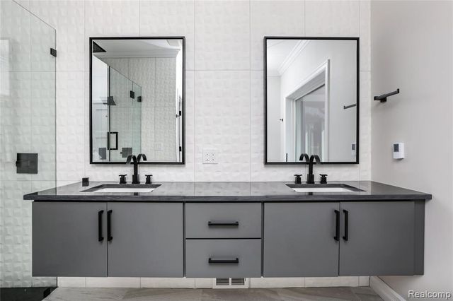 16665 Kings Fairway Lane, Grand Blanc, MI 48439