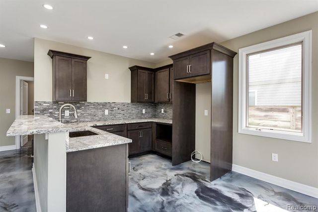 16665 Kings Fairway Lane, Grand Blanc, MI 48439