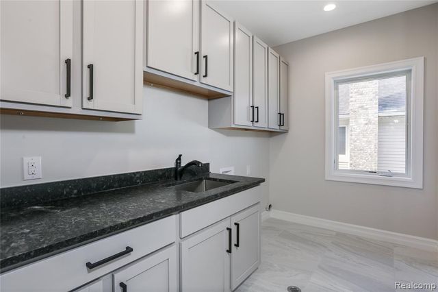 16665 Kings Fairway Lane, Grand Blanc, MI 48439