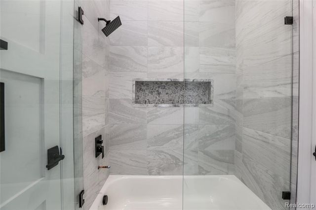 16665 Kings Fairway Lane, Grand Blanc, MI 48439