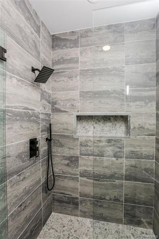 16665 Kings Fairway Lane, Grand Blanc, MI 48439