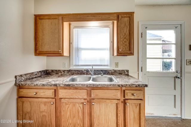 3529 Parthenia Ave, Louisville, KY 40215