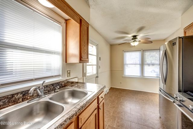 3529 Parthenia Ave, Louisville, KY 40215