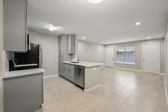 1223 Augusta Drive 21, Houston, TX 77057