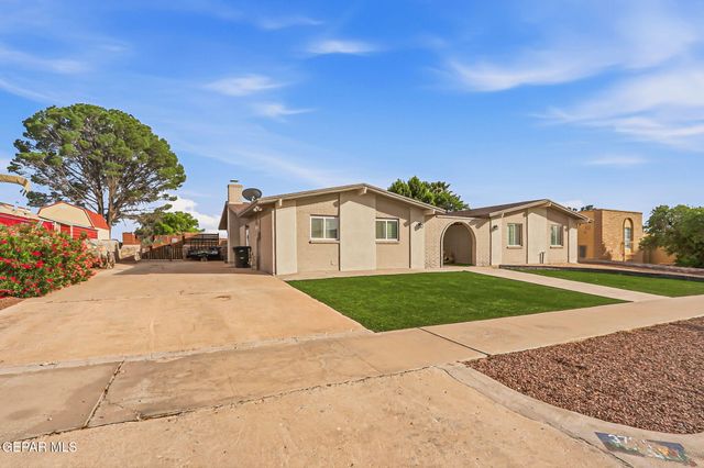 3704 ALDERWOOD MANOR Drive, Horizon City, TX 79928