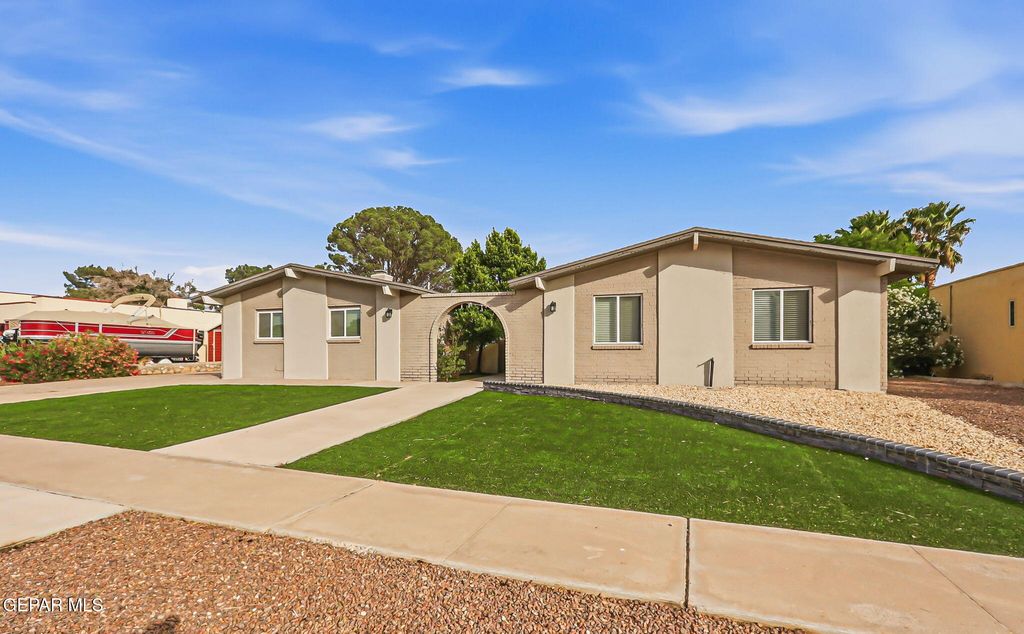 3704 ALDERWOOD MANOR Drive, Horizon City, TX 79928