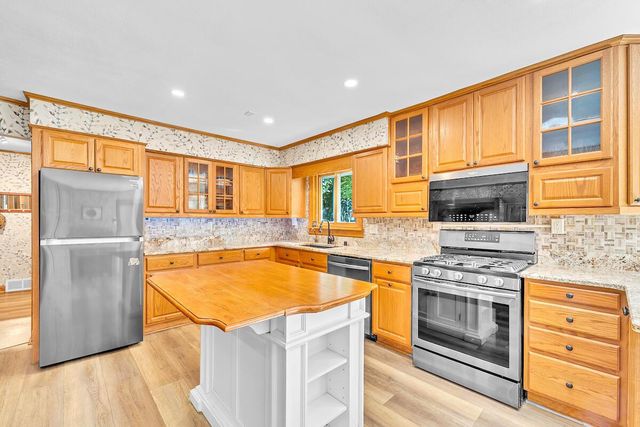 3267 W Skamra AVENUE, Franklin, WI 53132