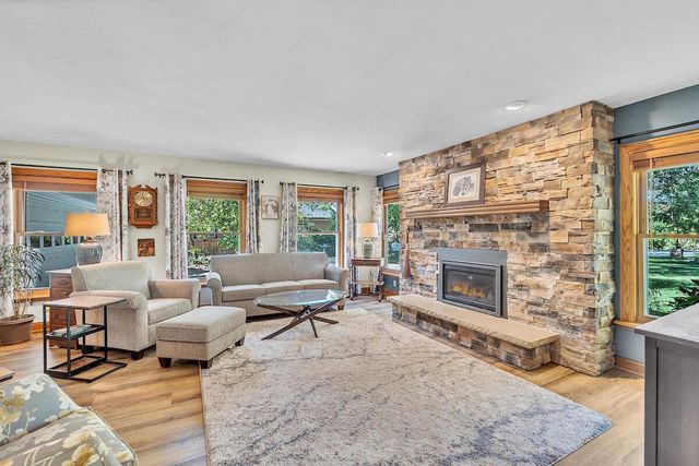 3267 W Skamra AVENUE, Franklin, WI 53132