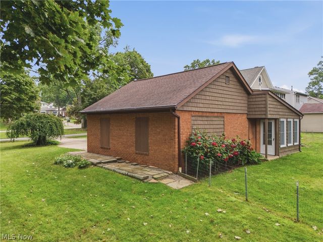 2260 Englewood Avenue, Akron, OH 44312