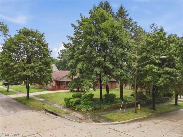 2260 Englewood Avenue, Akron, OH 44312