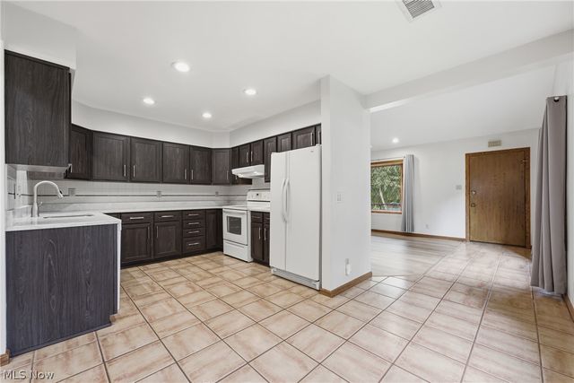 2260 Englewood Avenue, Akron, OH 44312