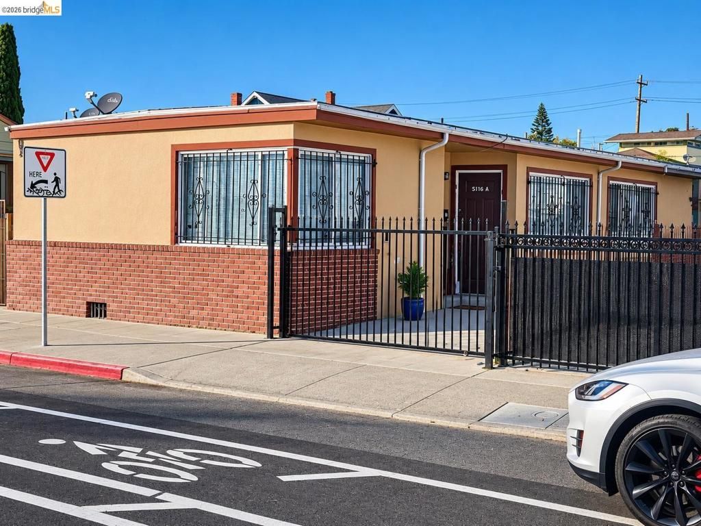 5116 Bancroft Avenue, Oakland, CA 94601