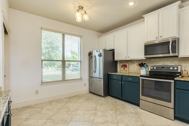 17517 Panorama DR, Dripping Springs, TX 78620