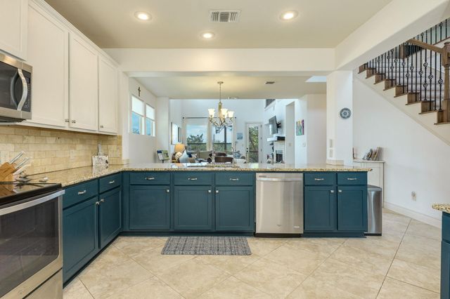 17517 Panorama DR, Dripping Springs, TX 78620