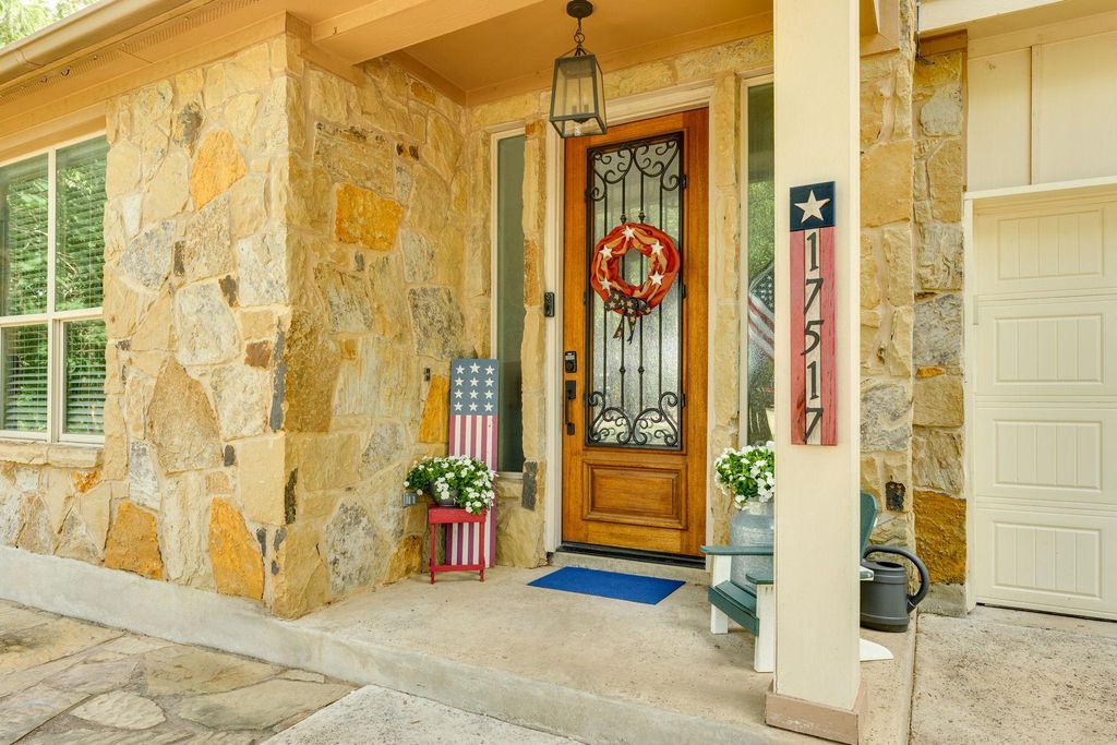 17517 Panorama DR, Dripping Springs, TX 78620