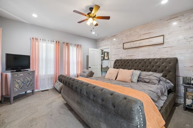 583 New Deal Potts Rd, Cottontown, TN 37048