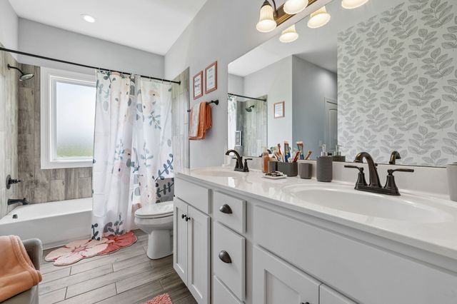 583 New Deal Potts Rd, Cottontown, TN 37048